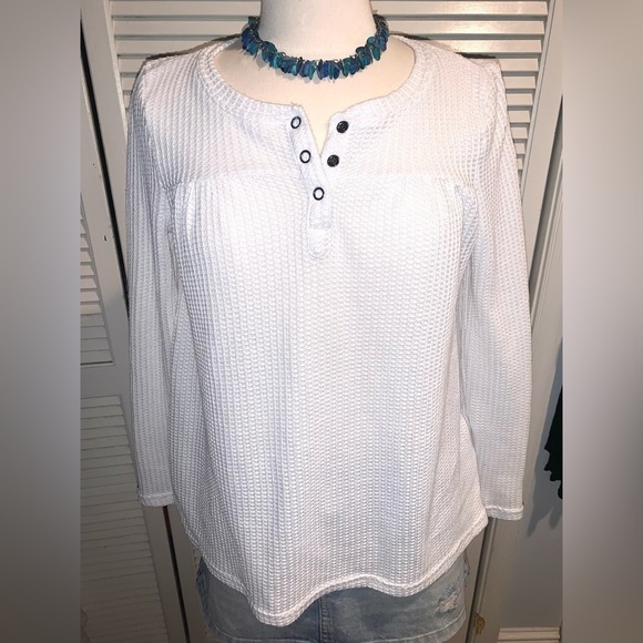 White waffle knit Henley with snaps - Picture 5 of 7